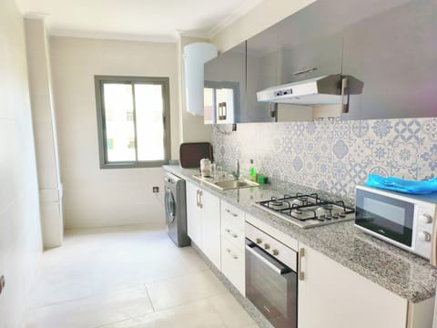 Apartment, 2 Bedrooms | Private kitchen | Full-size fridge, microwave, oven, stovetop