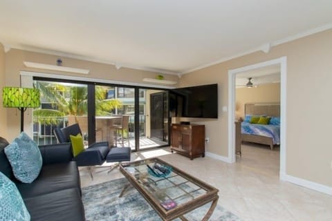 Condo, 2 Bedrooms | Living area