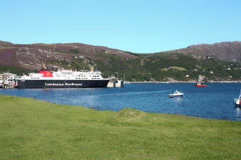 House | 4 bedrooms, iron/ironing board, free WiFi, bed sheets