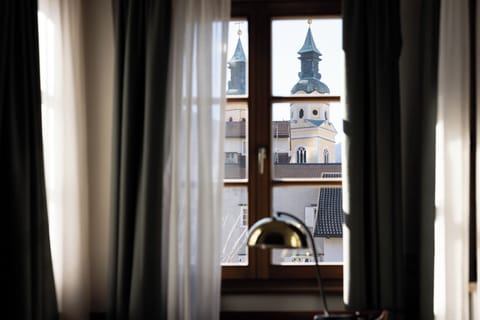 In-room safe, desk, laptop workspace, free WiFi