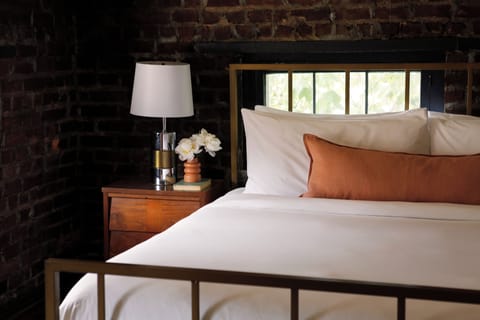 Comfort Room | Egyptian cotton sheets, premium bedding, individually decorated