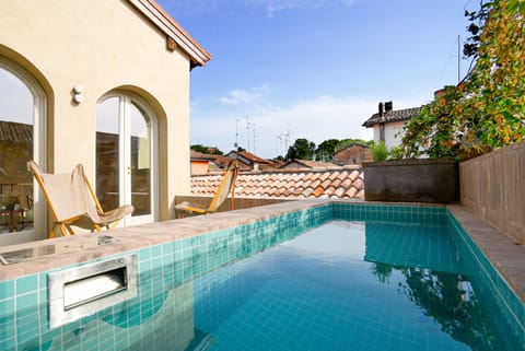 Luxury Suite, Private Bathroom, Pool View (Suite Roof Top) | Premium bedding, down comforters, memory foam beds, desk