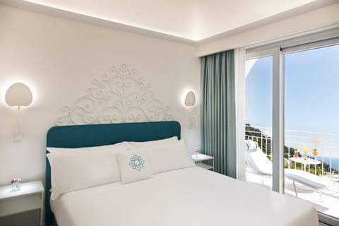 Sea View Capri Suite | Premium bedding, memory foam beds, minibar, in-room safe