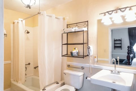 Standard Suite | Bathroom | Hair dryer, towels, soap, shampoo