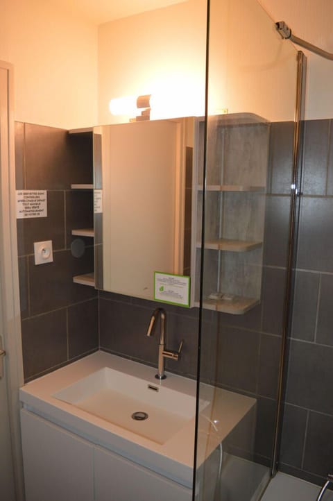 Towels, soap, shampoo, toilet paper