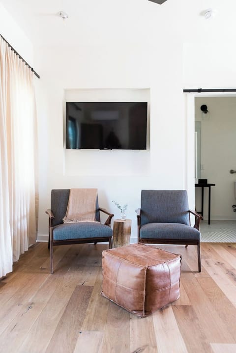 Cottage No.11 | Living area | 49-inch flat-screen TV with satellite channels