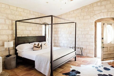 Cabin No.4 | 3 bedrooms, in-room safe, individually decorated, individually furnished