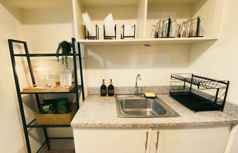 Family Condo, Mountain View | Private kitchen | Full-size fridge, microwave, stovetop, electric kettle