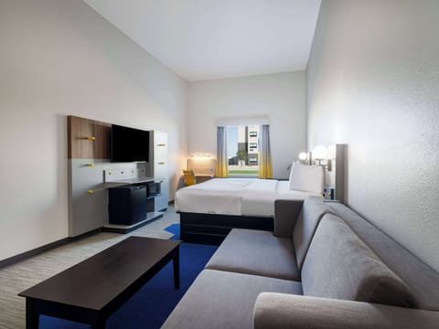 Studio Suite, 1 King Bed, Non Smoking | Individually decorated, individually furnished, desk, laptop workspace