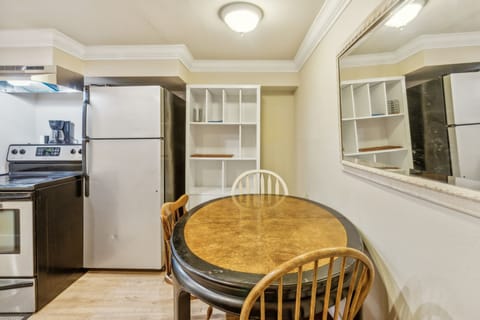 House, 2 Bedrooms | Dining