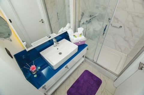 Studio, Balcony, Sea View | Bathroom | Shower, free toiletries, hair dryer, towels