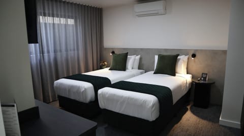 Deluxe Twin Room, 2 Twin Beds, Non Smoking | Premium bedding, pillowtop beds, desk, laptop workspace