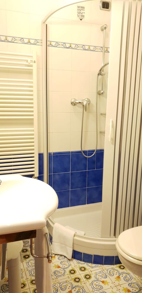 Standard Single Room | Bathroom | Free toiletries, hair dryer, slippers, bidet