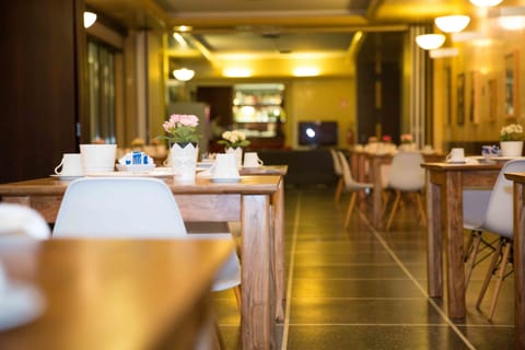 Daily buffet breakfast (EUR 9 per person)