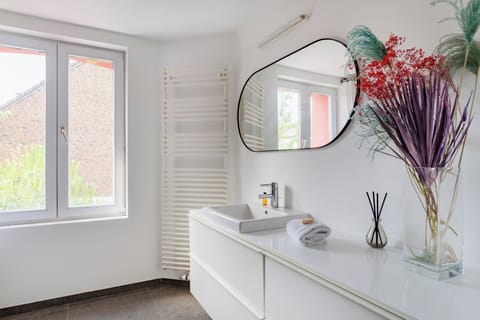 Apartment, 2 Bedrooms | Bathroom