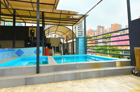 12 outdoor pools