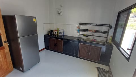 House | Private kitchen | Fridge, oven, stovetop, electric kettle