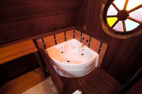 Deluxe Chalet, Garden View | Private spa tub