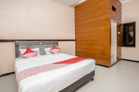 Standard Double Room | Free WiFi, bed sheets