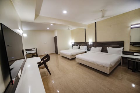 Superior Suite | Desk, laptop workspace, free WiFi