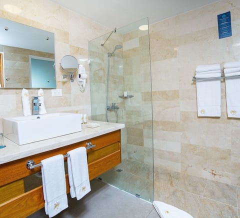 Combined shower/tub, free toiletries, hair dryer, slippers