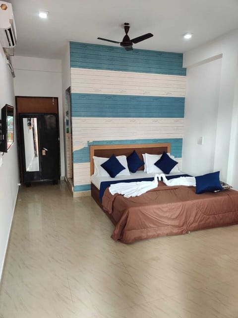 Deluxe Room, Balcony | Desk, laptop workspace, free WiFi, bed sheets