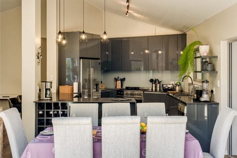 Villa | 5 bedrooms, Internet