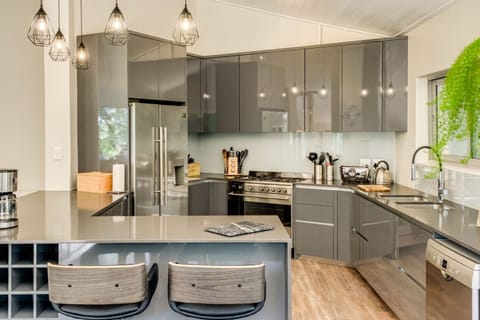 Villa | 5 bedrooms, Internet