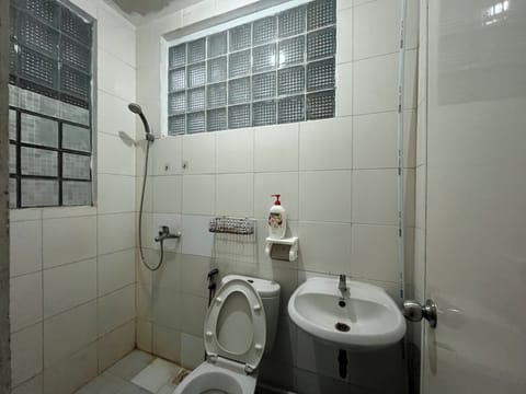 Standard Double Room | Bathroom | Shower, towels, soap