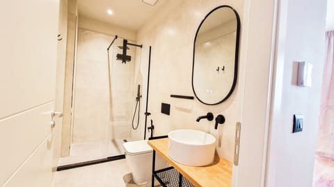 Superior Double or Twin Room, Sea View | Bathroom | Shower, hair dryer, towels, soap