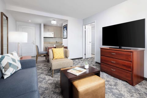 Full-size fridge, microwave, coffee/tea maker, cookware/dishes/utensils