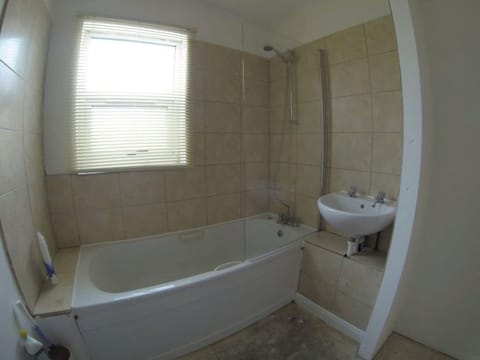 Business Double Room, Shared Bathroom | Bathroom | Combined shower/tub, free toiletries, towels, soap