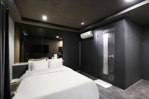 Standard Double Room | Soundproofing, free WiFi