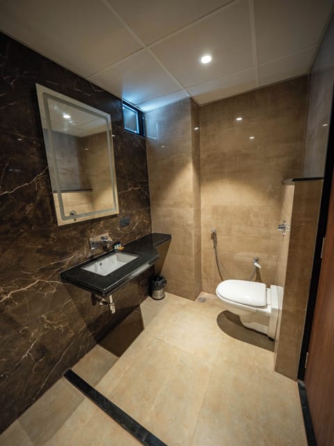 Deluxe Room | Bathroom