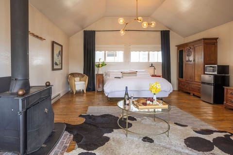 Classic Studio | Free WiFi, bed sheets