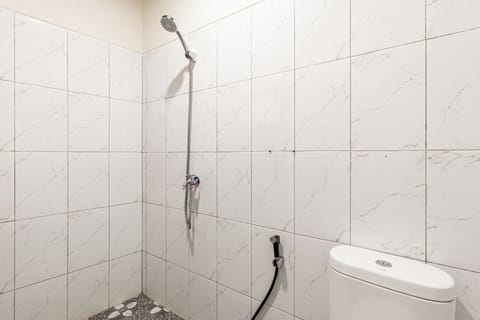 Deluxe Double Room | Bathroom | Shower, towels, soap