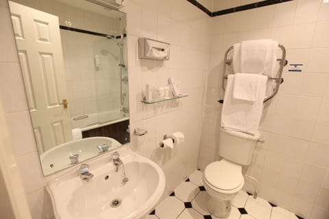 Deep soaking tub, free toiletries, hair dryer, towels