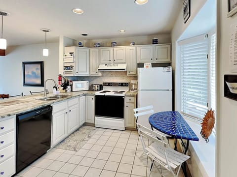 House, Multiple Beds, Patio (Deep Creek Village #31) | Private kitchen | Fridge, microwave, oven, stovetop