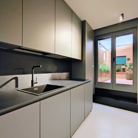 Executive Double or Twin Room, Courtyard View | Private kitchen | Espresso maker, electric kettle