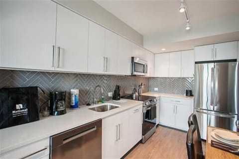 Apartment, 2 Bedrooms, Non Smoking, Kitchen | Private kitchen | Full-size fridge, microwave, oven, stovetop