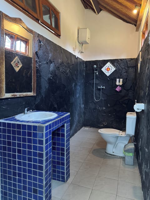 Twin Room, Non Smoking, Garden View | Bathroom | Shower, hair dryer, towels, soap