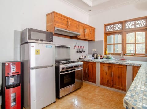 Family Villa, Non Smoking, Garden View | Private kitchen