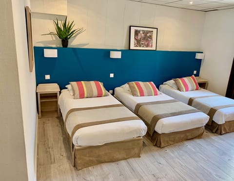 Triple Room | In-room safe, desk, soundproofing, free WiFi