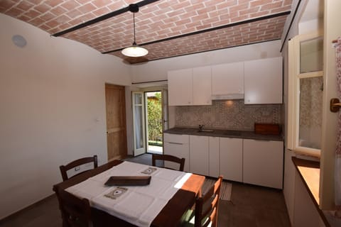 Apartment, Courtyard View | Private kitchen | Fridge, cookware/dishes/utensils