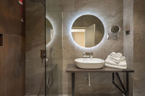 Double Room | Bathroom | Shower, hair dryer, towels, soap