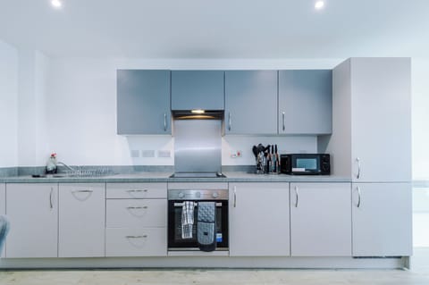 Apartment | Private kitchen | Fridge, microwave, oven, stovetop