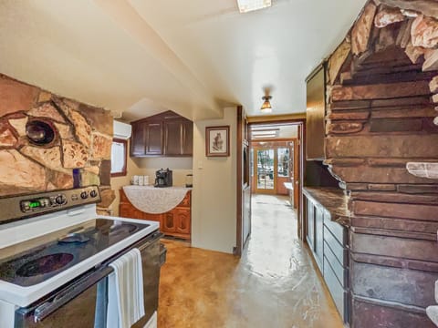 House, Multiple Beds, Fireplace, Mountain View (Glade Payson) | Private kitchen | Coffee/tea maker