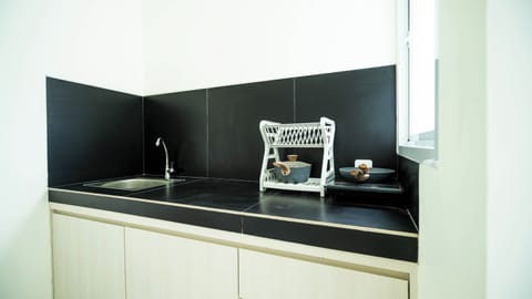 Deluxe Apartment, Kitchenette | Private kitchenette