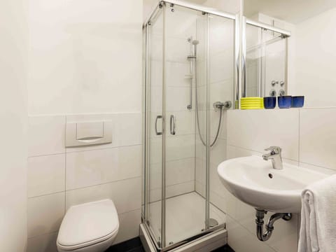 Classic Double Room, Non Smoking | Bathroom | Shower, hair dryer, towels, soap