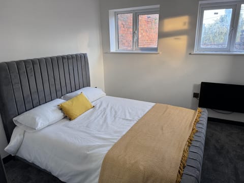 Apartment | 2 bedrooms, iron/ironing board, free WiFi, bed sheets